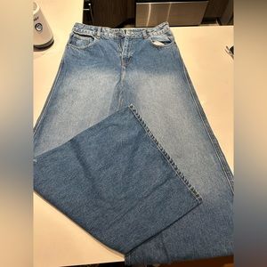 Women’s size 10 extra wide flare jeans. NWT